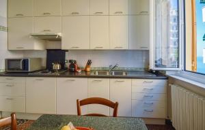 4 Bedroom Lovely Apartment In Camogli