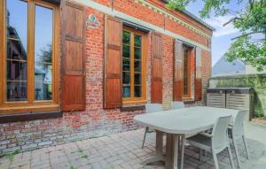 Beautiful Home In Le Crotoy With Wifi