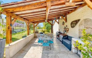 Maisons de vacances Gorgeous Home In Bosset : photos des chambres