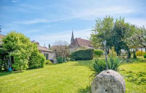Maisons de vacances Gorgeous Home In Bosset : photos des chambres