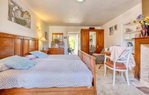 Maisons de vacances Gorgeous Home In Bosset : photos des chambres