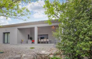 Maisons de vacances 2 Bedroom Pet Friendly Home In Labeaume : photos des chambres