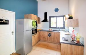 Maisons de vacances 2 Bedroom Pet Friendly Home In Labeaume : photos des chambres