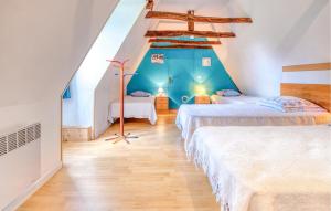 Maisons de vacances Beautiful Home In Sarlat-La-Caneda : Maison de Vacances Six Chambres