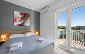 Lovely Apartment In Pirovac With Wifi