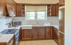 Gorgeous Home In Lagonisi With Wifi