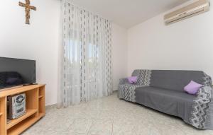 Cozy Apartment In Sveti Filip I Jakov