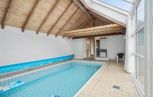 4 Bedroom Cozy Home In Hvide Sande