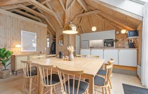 4 Bedroom Cozy Home In Hvide Sande