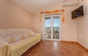Lovely Apartment In Sveti Filip I Jakov