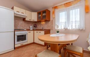 Lovely Apartment In Sveti Filip I Jakov