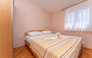 Lovely Apartment In Sveti Filip I Jakov