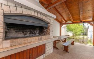 Lovely Apartment In Sveti Filip I Jakov