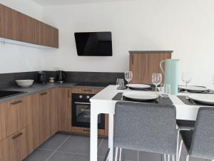 Appartement lumineux avec balcon & aperçu mer