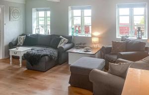 Amazing Home In Højer With Wifi