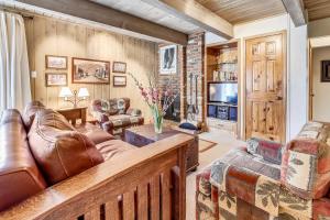 Top-Floor Condo Downtown with Stunning Views