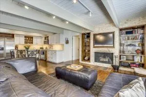 Walk Everywhere! Deluxe Aspen Condo - 阿斯潘