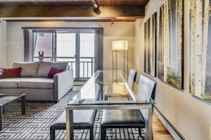 Modern Condo, 1 Block to Gondola - Ideal Vacation Location