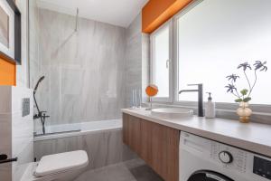 Amazing Style, Bright Colors, Balconies, 1BR near The Faculty of Law