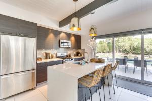 Upscale Stagecoach Option! Mid-Mod in Palm Springs