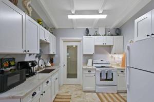 Brice Sea Shell Stay