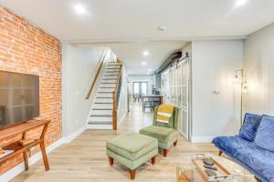 Family-Friendly Townhome w Patio in Columbia!