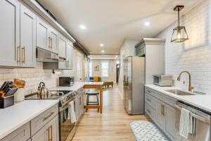 Family-Friendly Townhome w Patio in Columbia!