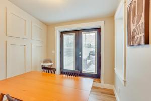 Family-Friendly Townhome w Patio in Columbia!