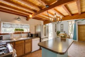 Walk to Riverfront Beach Kernville Escape