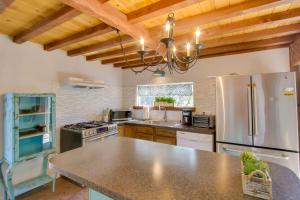 Walk to Riverfront Beach Kernville Escape