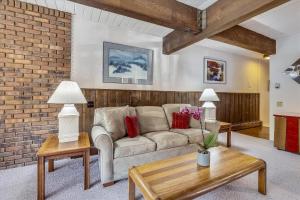 Iconic Ski Town Charm - Unbeatable Location