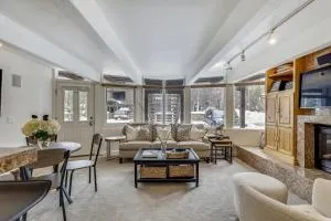Deluxe Condo with Big Windows Downtown Aspen - 阿斯潘