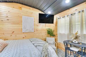 Hot Tub, Fire Pit Lake-View Catlettsburg Getaway!