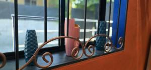 Casa azul con Generador electrico , Piscina y jacuzzi