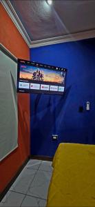 Mini Casa azul con generador electrico y parqueo