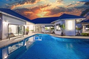 Villa Waree minutes from the city and beach