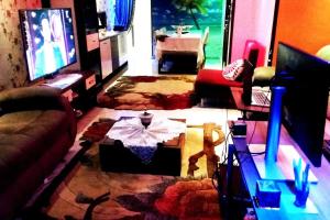 Private Room In Apartment with Sea & Hilton View