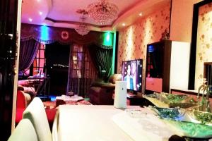 Private Room In Apartment with Sea & Hilton View