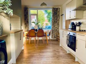 LOOK at the Views - Huddersfield Haven Sleeps 6