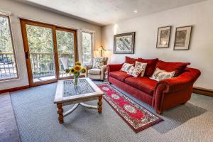 Spacious Top Floor Condo Aspen