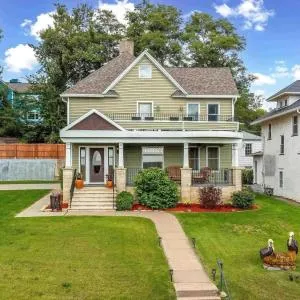 Historic Spacious Charmer in the East Village - Bettendorf