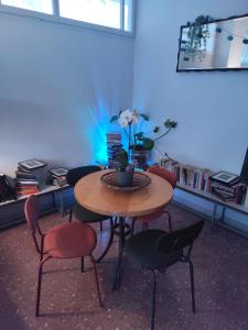 Thats Theatre House, near the Colosseum!