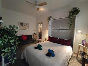 Thats Theatre House, near the Colosseum!