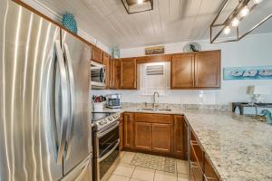 Balcony w Pool & Beach Views: Gulf Shores Condo!