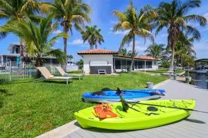 Waterfront Home Near Downtown Fort Myers Hot Tub, Kayaks & fishing Gear! - Palmona Park