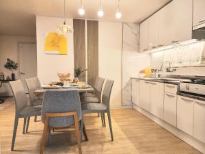 8 minutes walk from Sillim Station, fully furnished