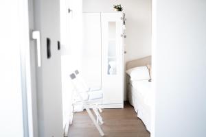 W Design Apartment with Balcony - Free Parking