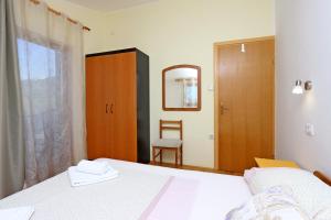 Apartments with parking space Mundanije, Rab - 21543