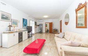 Apartments with parking space Trogir - 23129