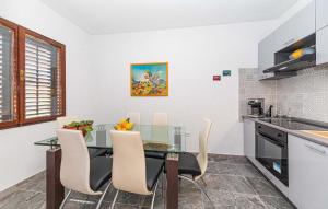 Apartments with parking space Trogir - 23129